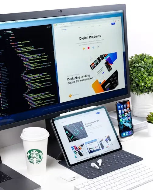 Solução web e mobile em notebook, tablet e celular